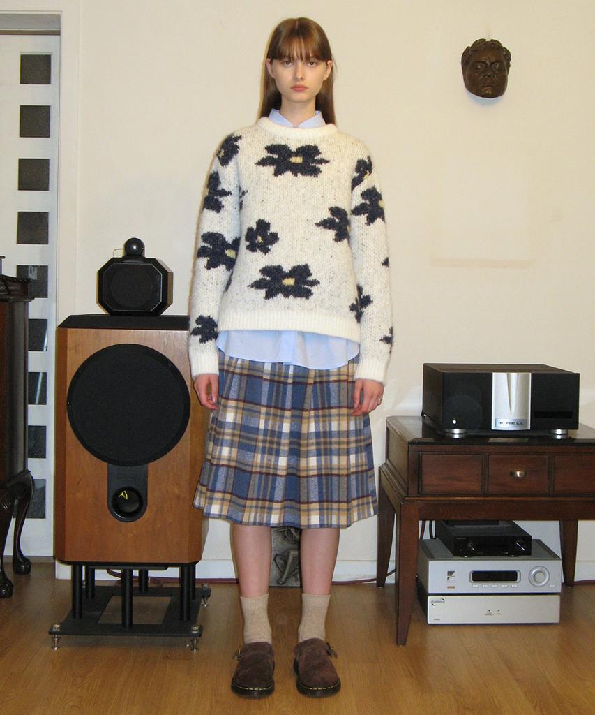 SINOON Flower Pullover Knit (White)