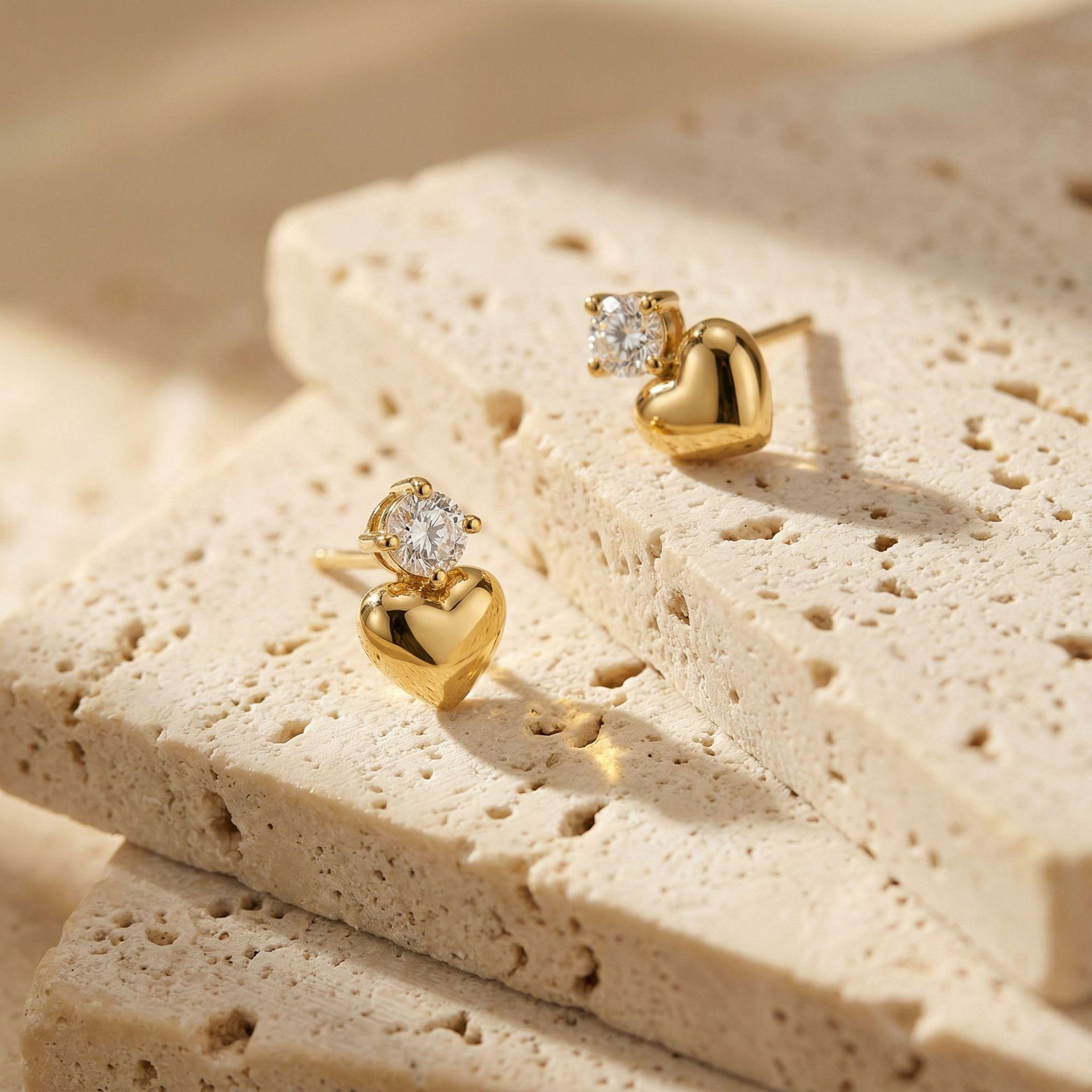 Luxury Zirconia Heart Stud Earrings for Women – Trendy Sweet Niche Design золотой
