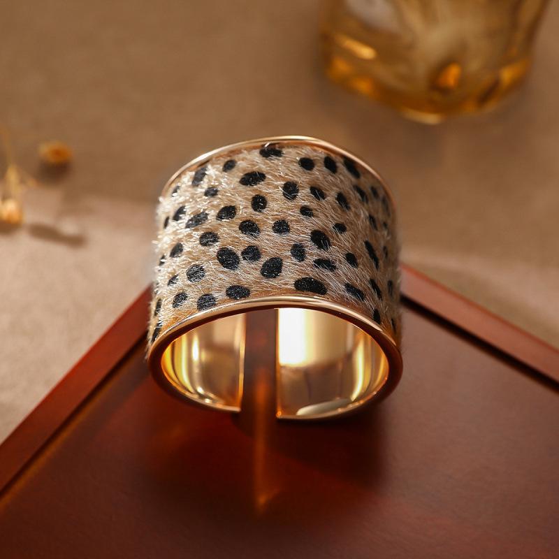 Retro Leopard & Zebra Print Suede Cuff Bracelet for Women - Autumn/Winter Fashion Jewelry