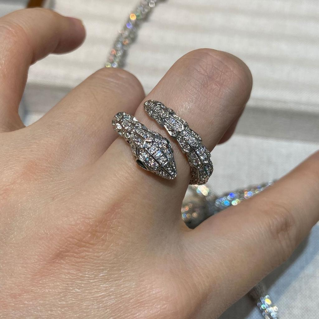 Haute Couture Schatz Kupfer Diamantbesetztes Schlangen Schmuckset Laufsteg Exquisit Nische Rhodinierte Seiko High-End Halskette Ohrringe