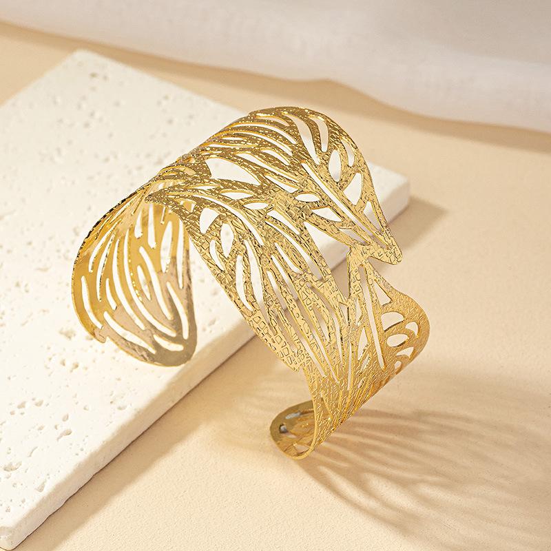 Women's Retro Leaf Open Bangle: Hollowed-Out Design Bracelet