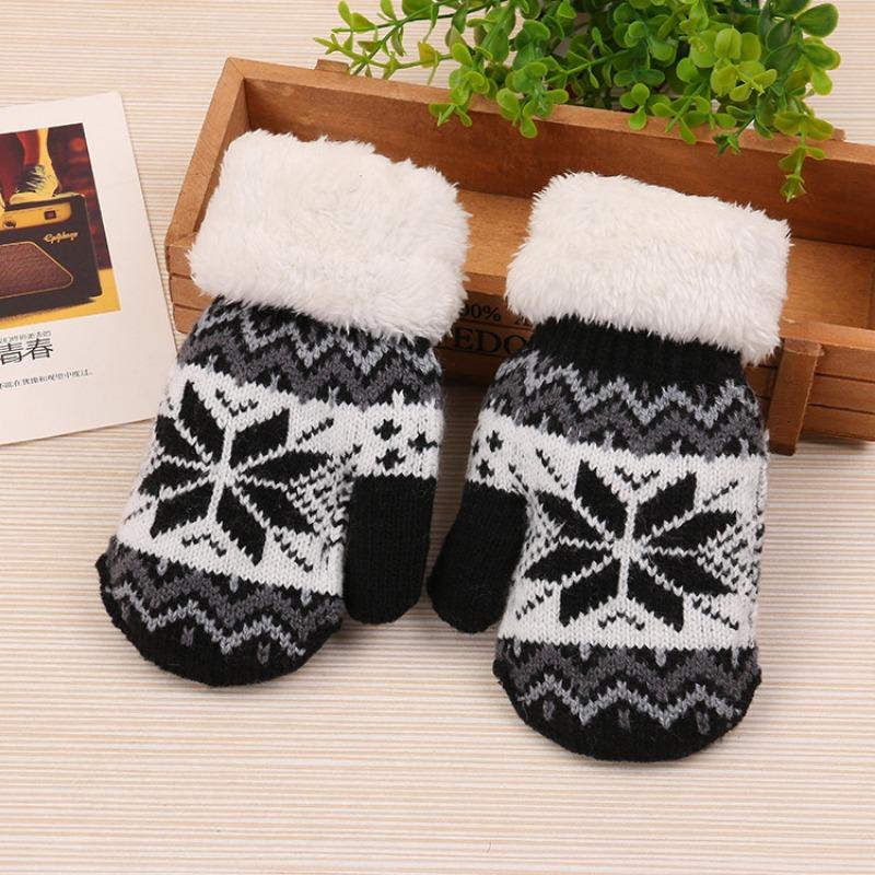 New Children's Children's Warm Gloves Autumn and Winter Piled Thickened Bag Deer Knitted Wool Finger Christmas Gloves