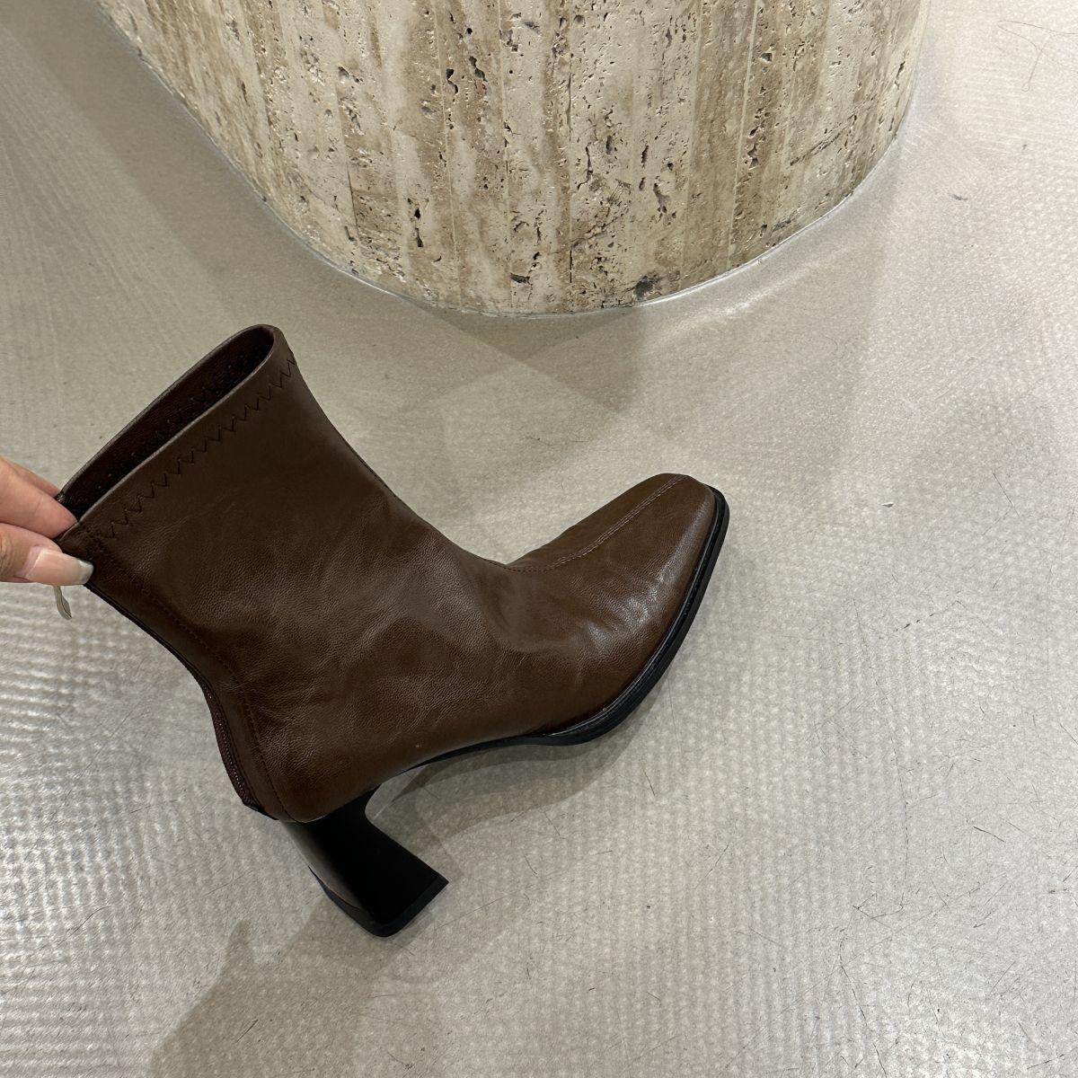 

Мягкая кожа коричневые круглый носок короткие ботинки женские высокий каблук толстый каблук задняя молния 2025 новый зимний корейская версия эластичные тонкие ботинки 39