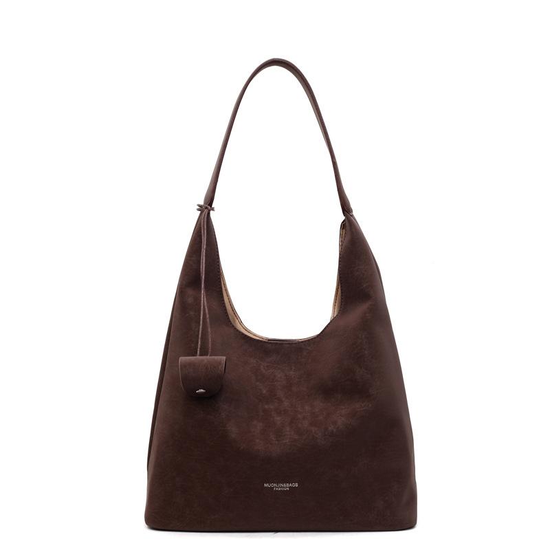 

Frosted large-capacity tote bag women s 2025 autumn new commuter shoulder bag texture lazy armpit bag темно-коричневого