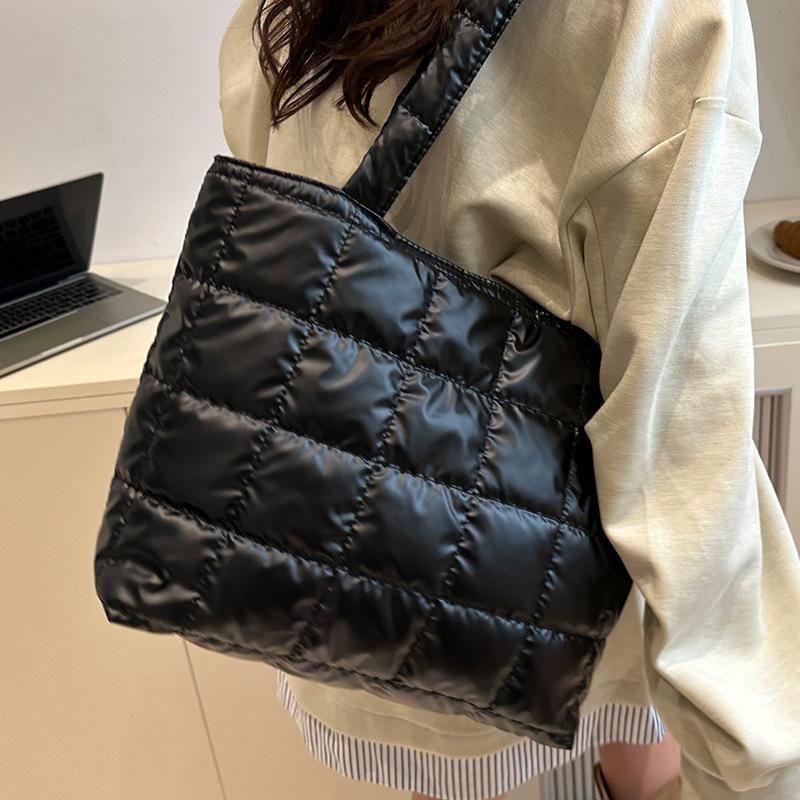 A Unique and Distinctive Tattoo Line Casual Single-shoulder Bag with A Simple and Commuting Feel, and A Crossbody Bag