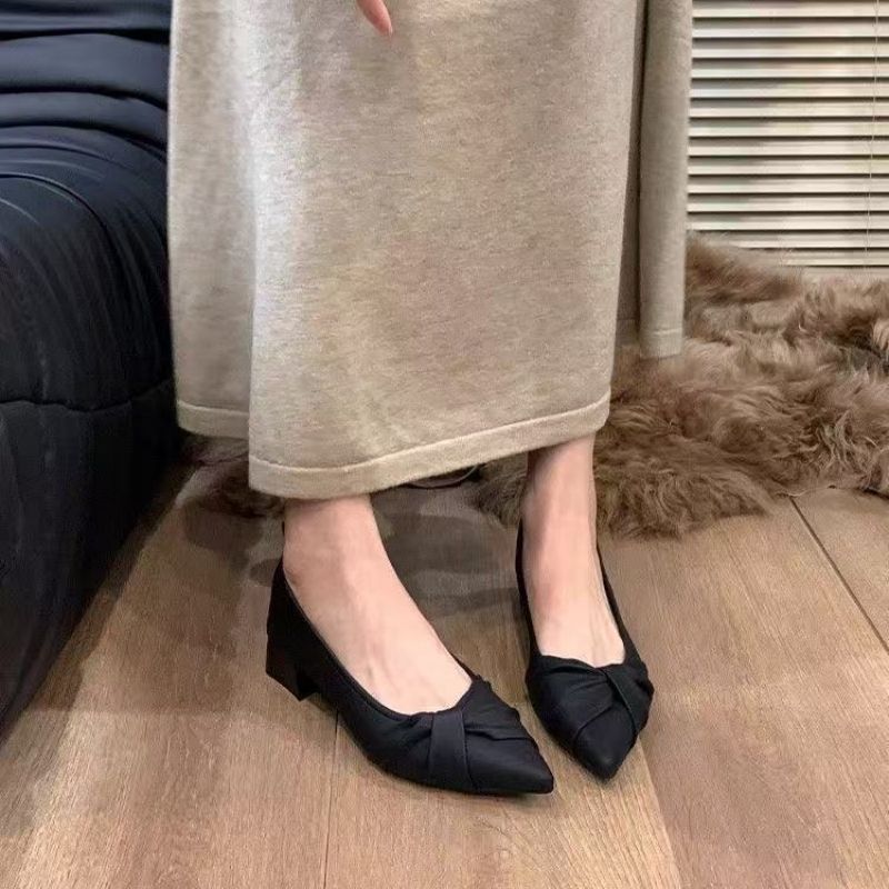 Pointed Toe Shoes With Solid Color And Pleated Design For Casual Daily Wear