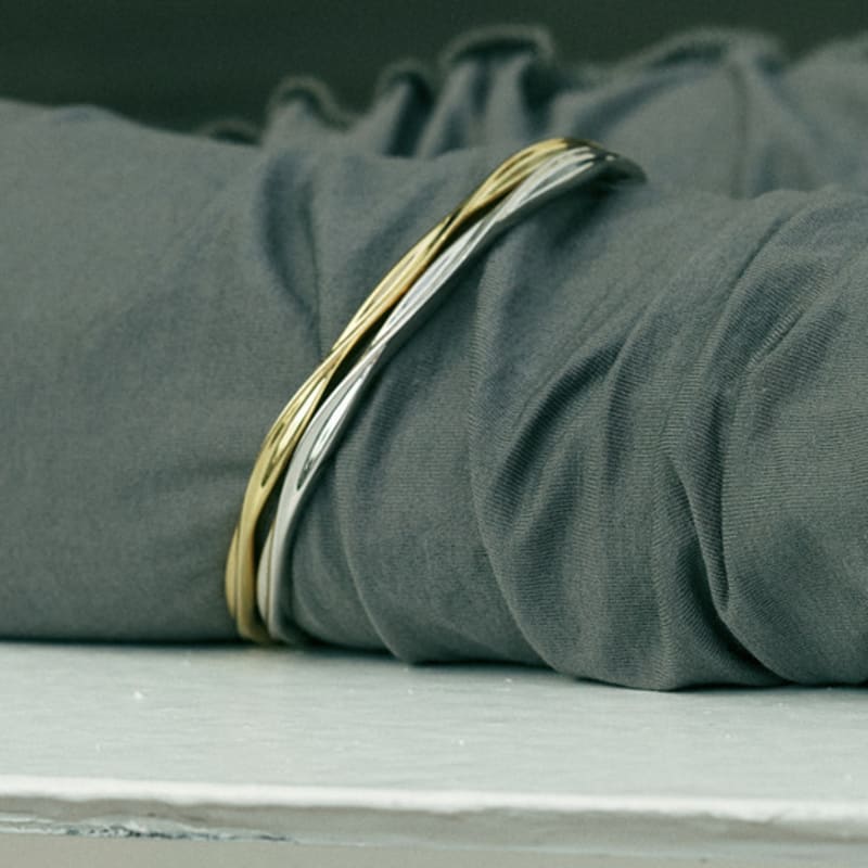 

FEYSE Ripple Shine Bangle white gold plated