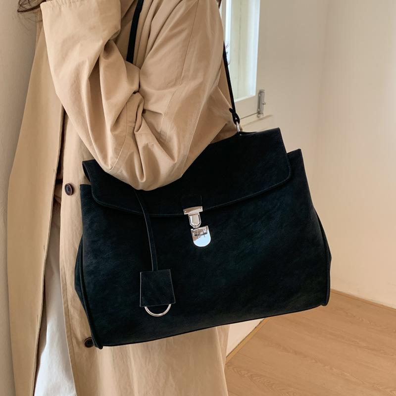 

New Fashi Texture Simple and Versatile Crossbody Bag Women Large Capacity Vintage Shoulder Bags Casual Tote Commuting Bag чёрный
