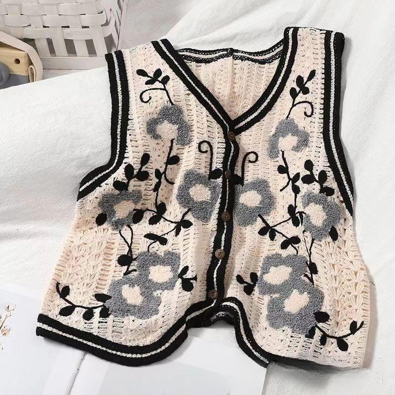 Summer Crochet Hollow Out V-neck Loose Lace Tank Tops Women Fashion Thin Chic Sleeveless Women Camis Tops Elegant Base Slim Vintage Tank Vest 26571