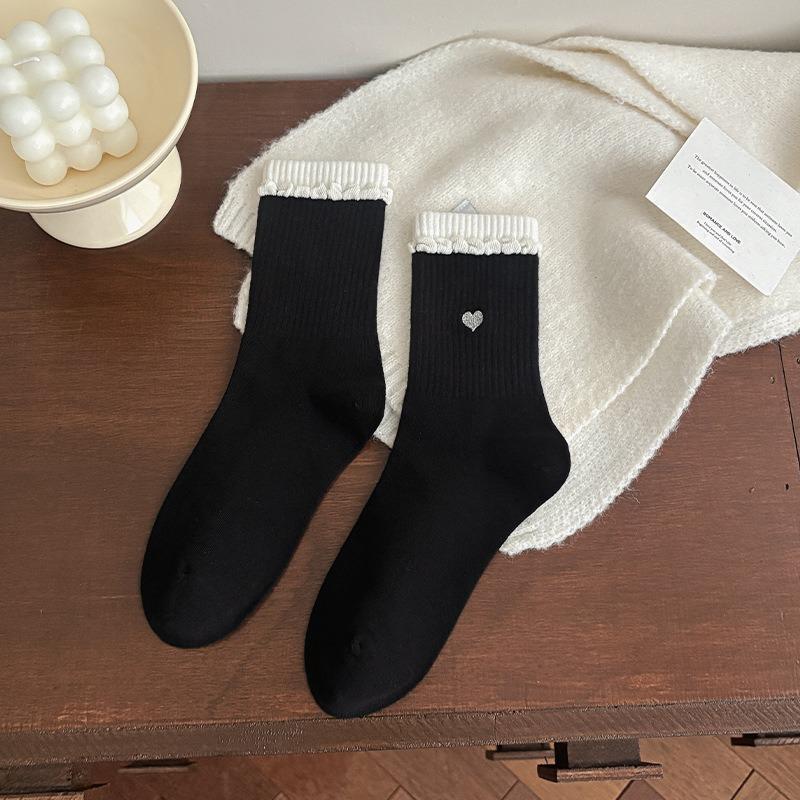 Female Spring and Autumn Love Embroidery Deodorizing Sweat Absorbing Boneless Tube Stack Socks