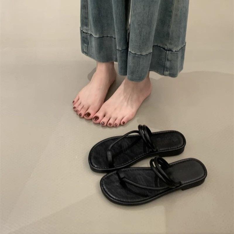 French thin strap flat-bottomed set of toe sandals female 2025 new summer fairy wind two wear one word with outside wear cool slippers