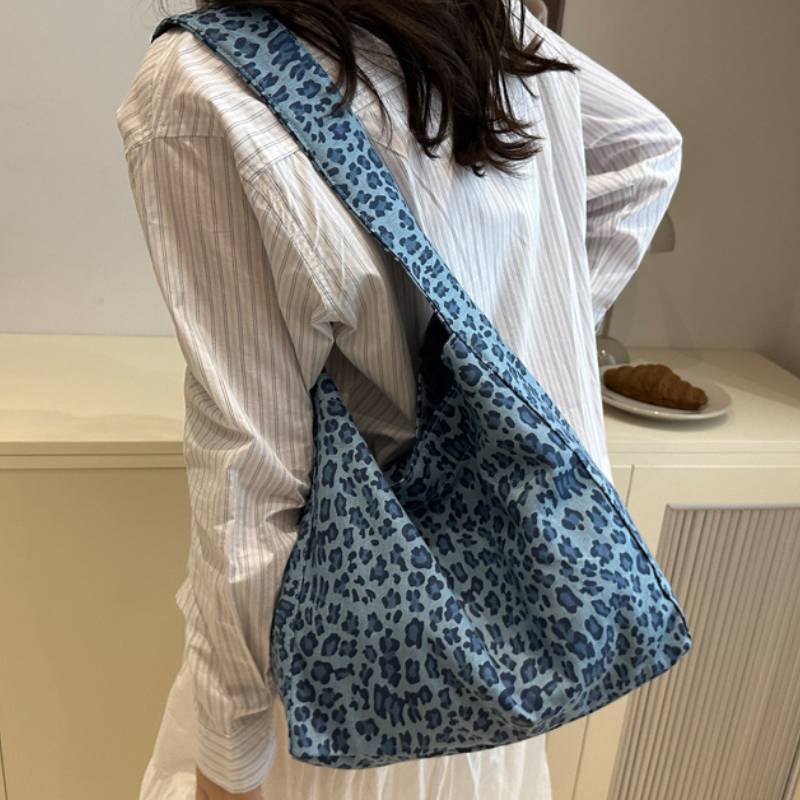 Leopard Print Canvas Bag For Women With Large Capacity And Magnetic Closure For Daily Use