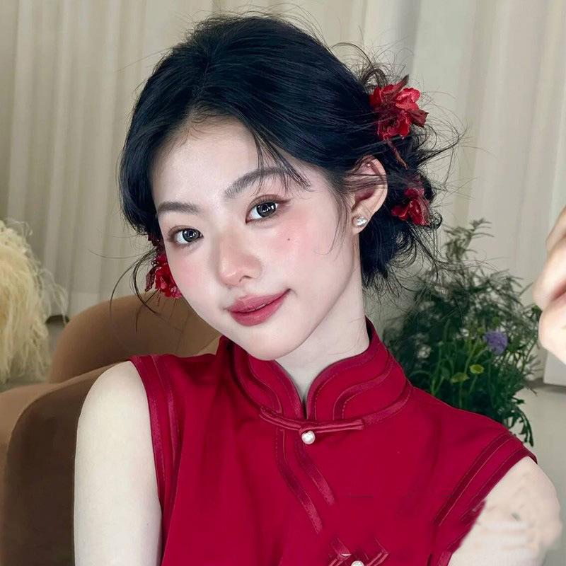 Čínská klasická červená květinová svatební ozdoba hlavy a sada doplňků