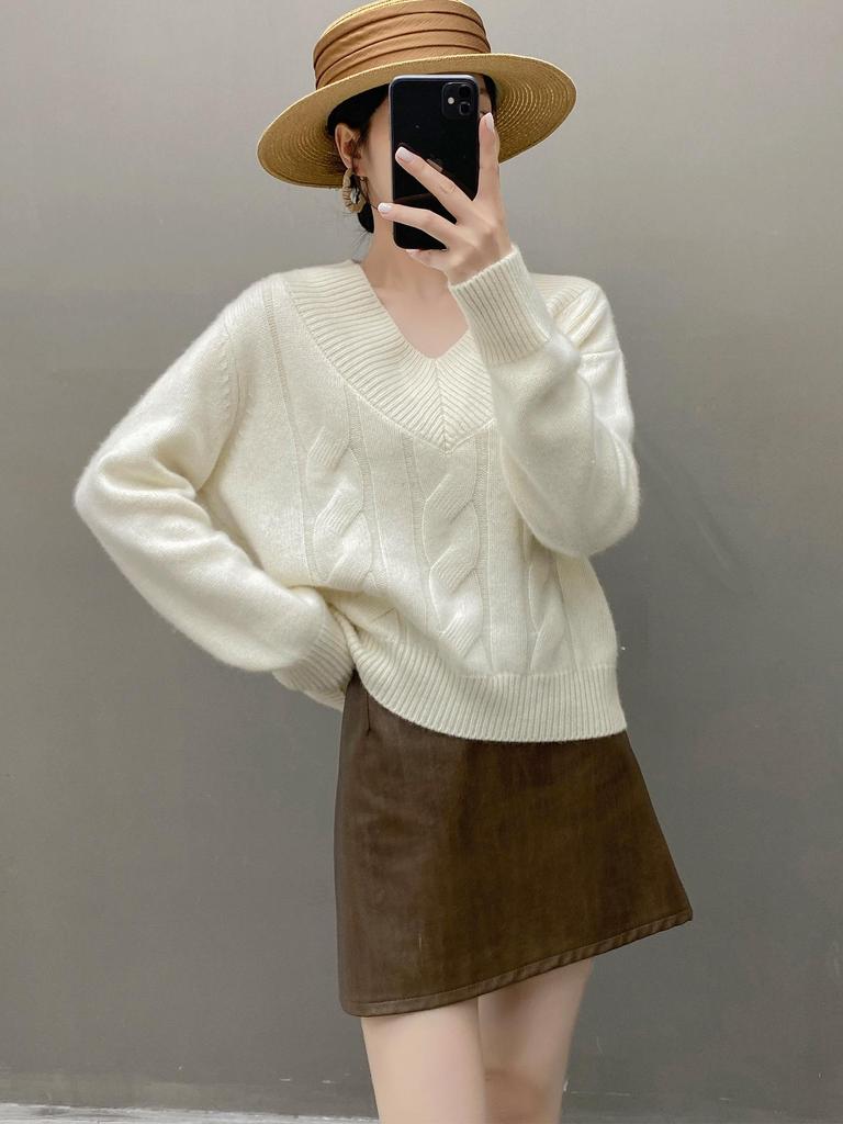 Women's Retro V-Neck Cashmere Sweater - Loose Fit, Cable Knit, Long Sleeve Pullover for Autumn & Winter