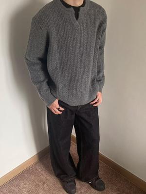 Sweter męski UNLG jesienno-zimowy z dekoltem w serek, dziergany w warkocze - minimalistyczny styl casual high-end