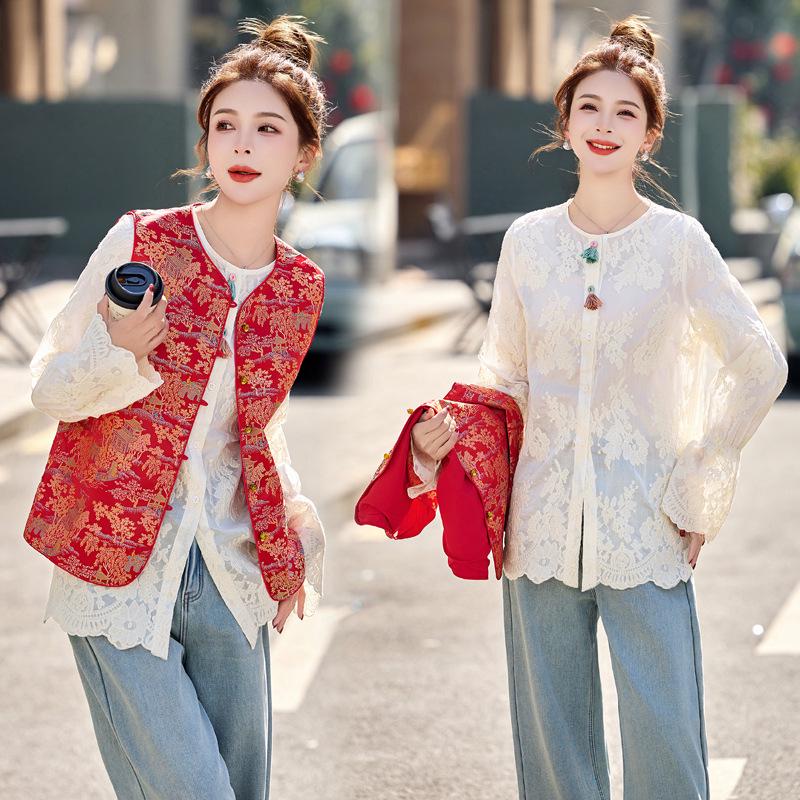 

Весна 2025 Блузка из кружева в китайском стиле и жилет из атласа с вышивкой, комплект из двух предметов L (Weight 110-125 kg) красный