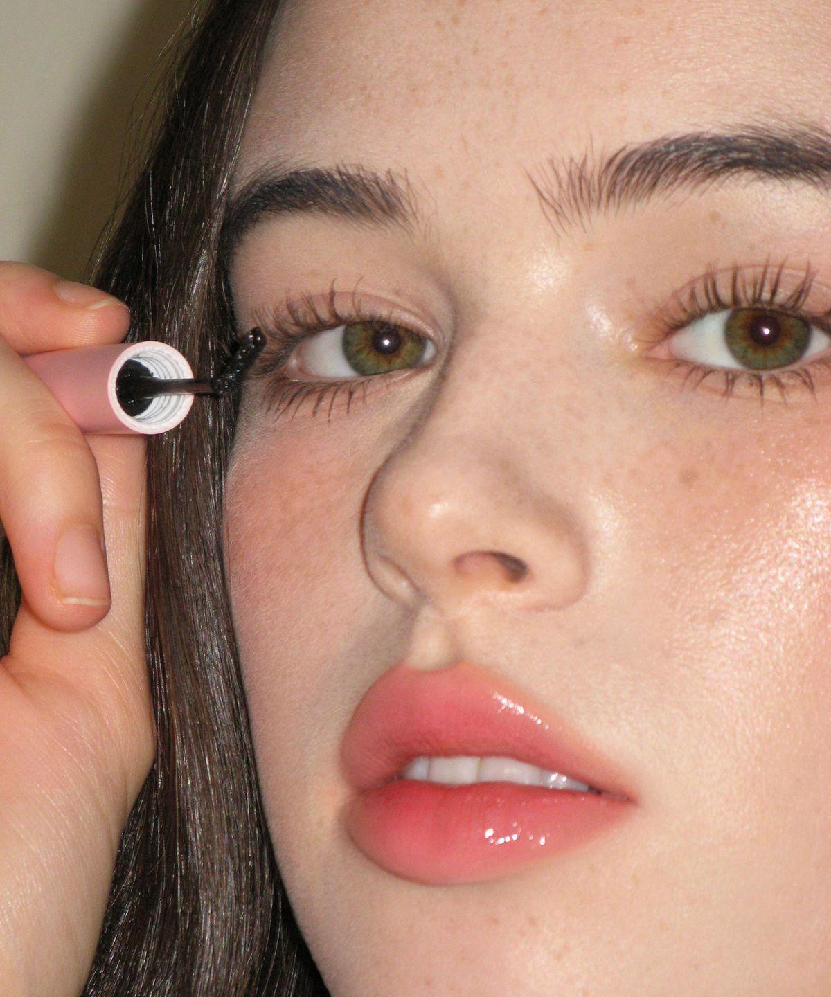 Тушь AOU All Day 04 Long Lash Brown