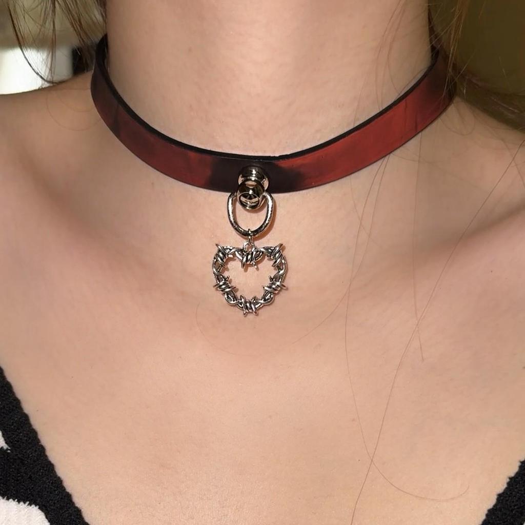 Chique Pittige Meisje Leren Bel Choker Ketting – Uniek Minderheidsontwerp
