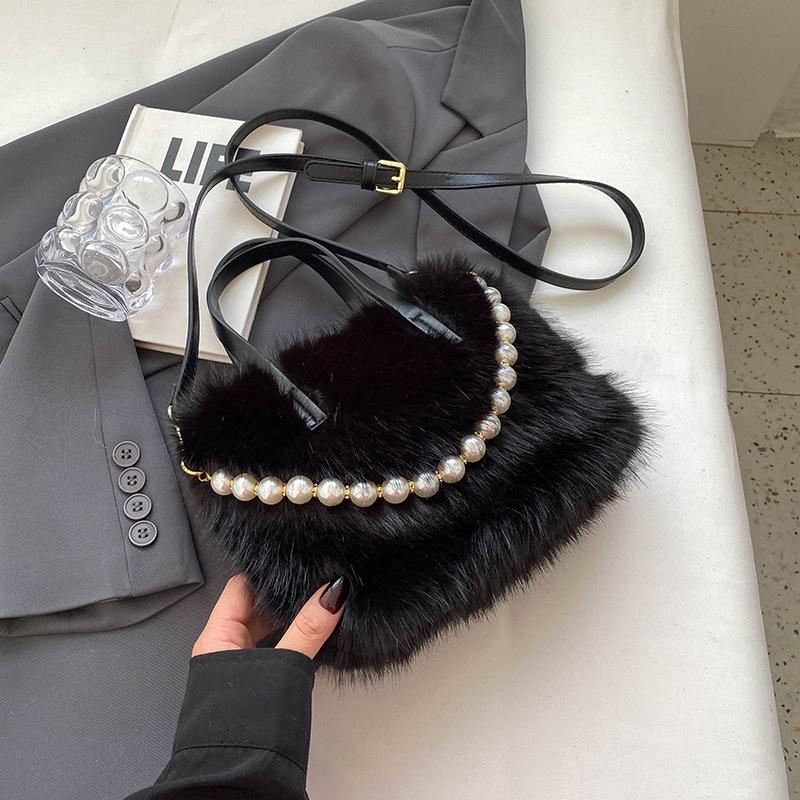 Furry Portable Small Bag Fashion Pearl Furry Small Square Bag Autumn And Winter Texture Women'S Messenger Bag