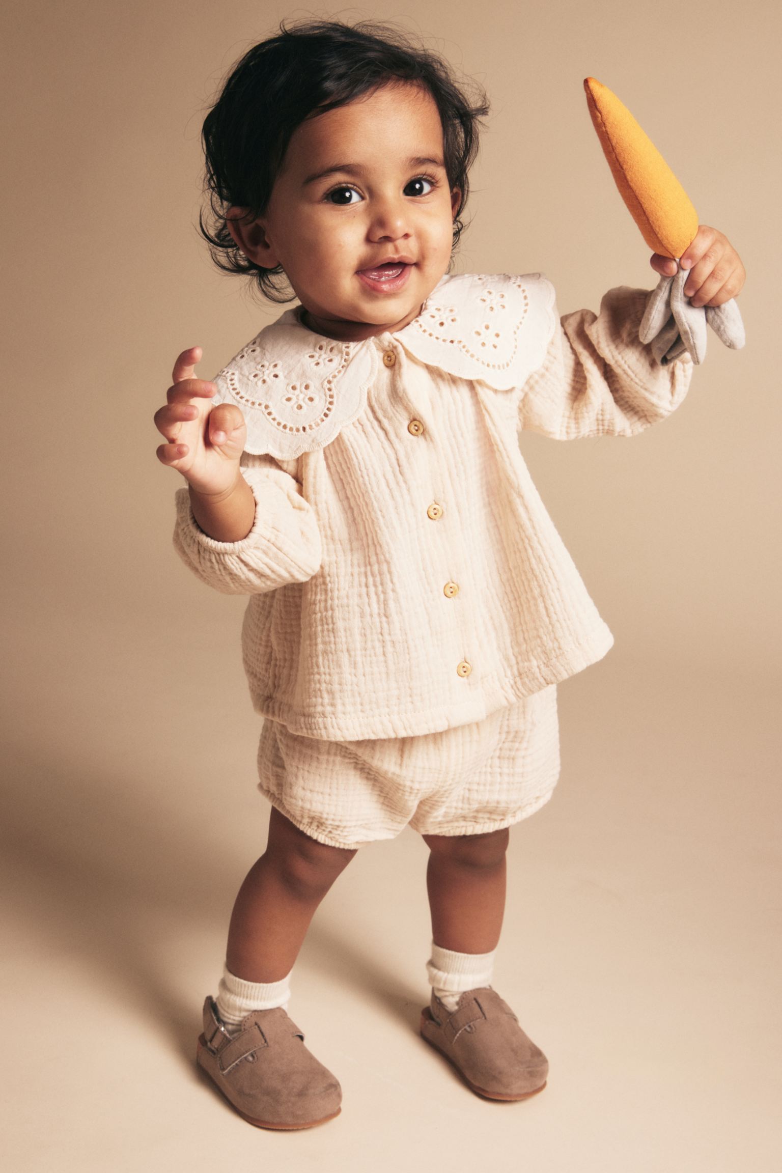 

Комплект из двух блузок и шароваров