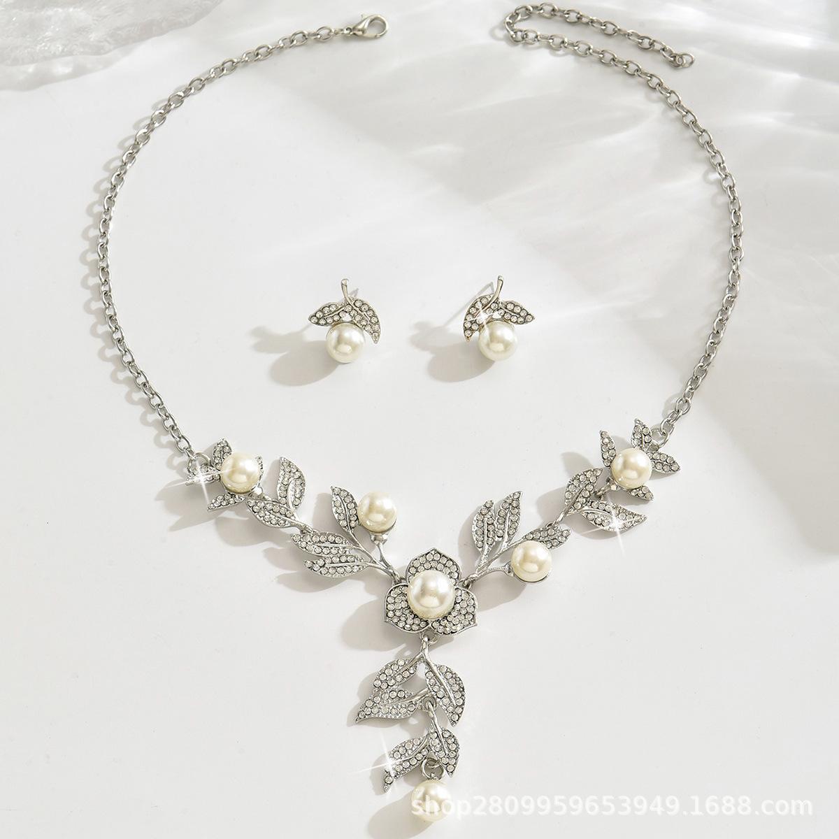 

Комплект ожерелья и серег с жемчугом и стразами в виде цветка, женские свадебные аксессуары 2455