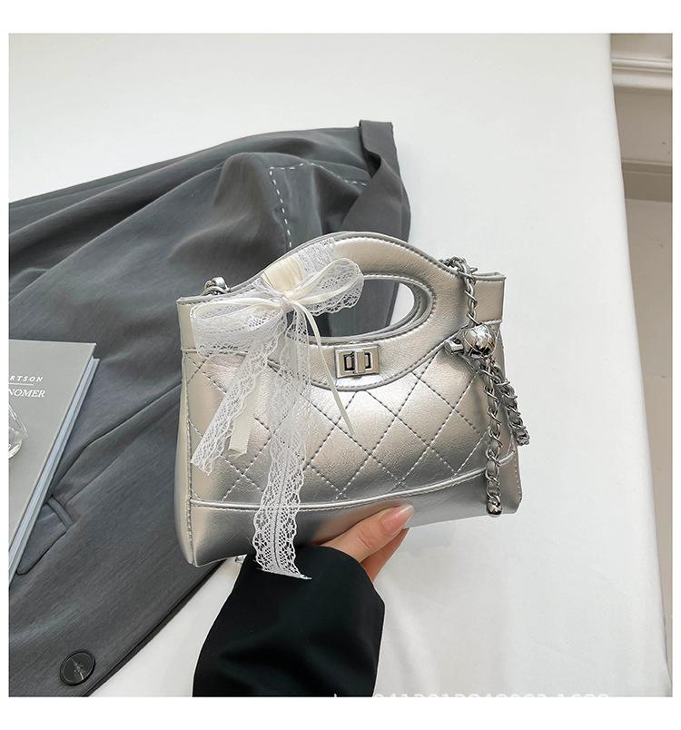 

Premium texture women s bag 2025 new diamond fashion temperament versatile single shoulder niche design messenger bag срібний