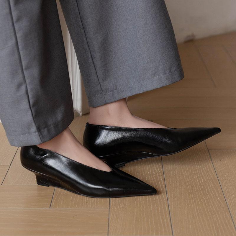 

Мода 2025 Новые весенние женские туфли-лодочки Женская обувь из натуральной кожи Острый носок Средний каблук Женские туфли-лодочки Обувь ручной работы Лаконичные женские туфли 34 чёрный