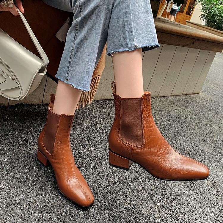 Francouzské čtvercové špičky střední podpatek silný podpatek krátké boty dámské 2025 podzim a zima nové korejská verze hovězí kůže jednoduché a všestranné elastické