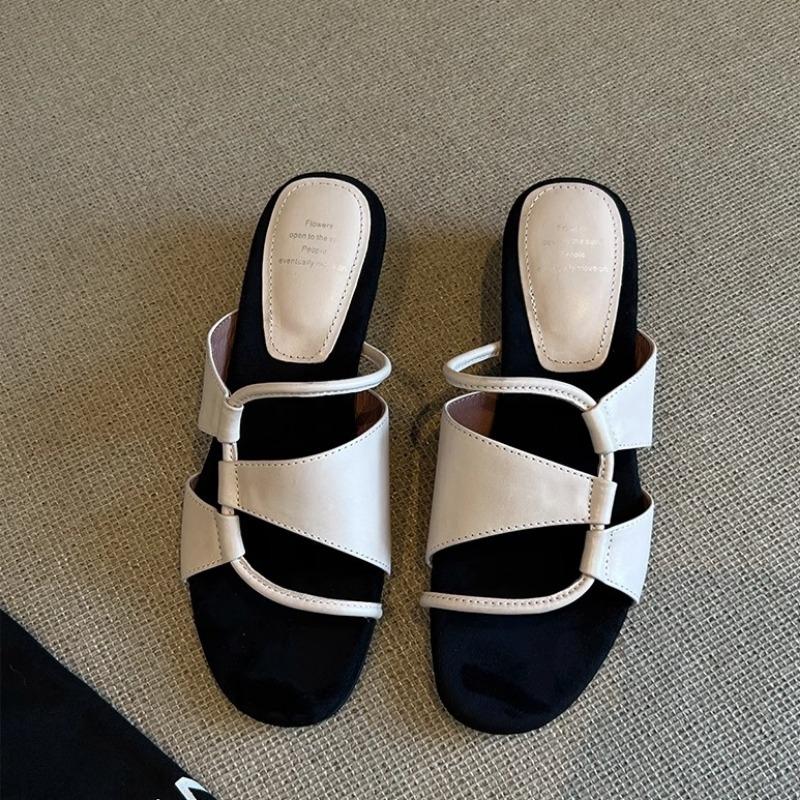 Round-toe Shoes with Hollowed-out Wedge Heels Women's One-piece Thick-soled Flip-flops