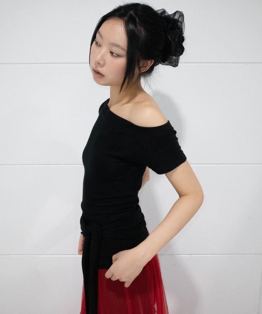 CHICKS Drape Strap One-Shoulder Short Sleeve Black