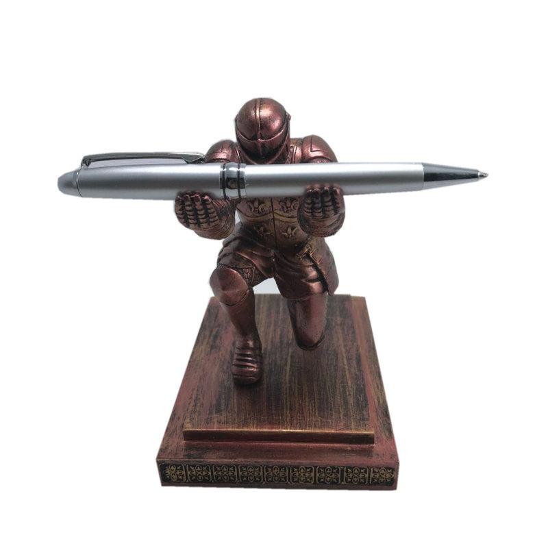 Creative Home Decoration Desktop Executive Knight Pen Holder Stander with a Pen