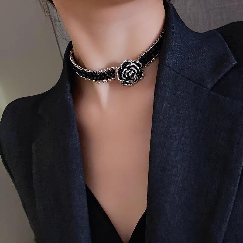 Schwarze Kamelie Halskette Damen Französisch Leichter Luxus Nische Schlüsselbeinkette Armband Ohrringe Mode High-End Schmuck