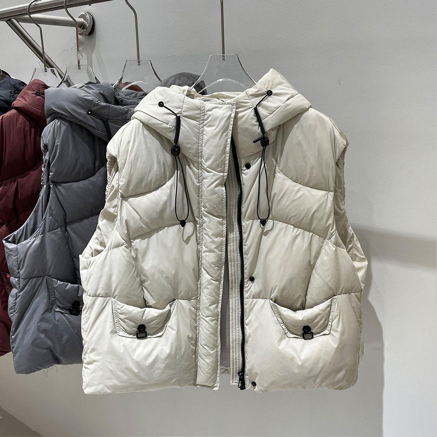 

Женский пуховый жилет 2025 новый верхняя одежда иностранный свободный пух белой утки с капюшоном зимний универсальный жилет короткий прилив S