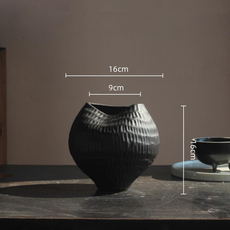 

Ceramic Vase Black and White Checkered Irregular Pleats Flower Vase Hydroponics Terrarium Home Decoration Accessories