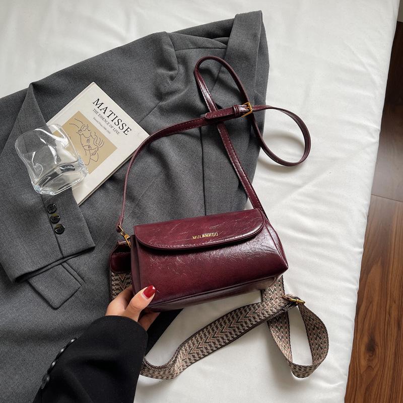 Autumn New Single Shoulder Retro Winter Bag Women's Casual Women's Bag Pillow Fashionable Niche Bag Feeling Fashionable