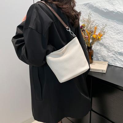 Premium Bag Women's New Popular Fashion Versatile Shoulder Bag Commuter Messenger Bucket Bag Tide
