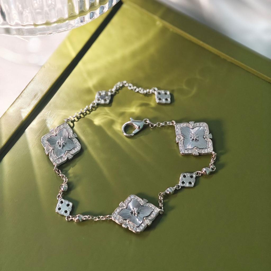 Buchi Laser Five-Flower Bracelet Set, Natural White Fritillary Light Luxury Medieval Jewelry