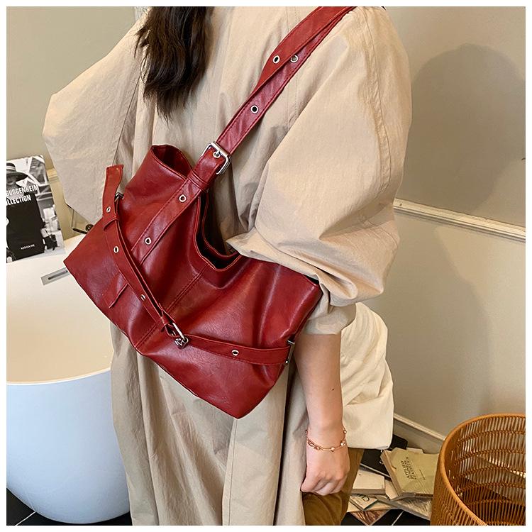 2025 Autumn Retro Large-Capacity Commuter Shoulder Handbag