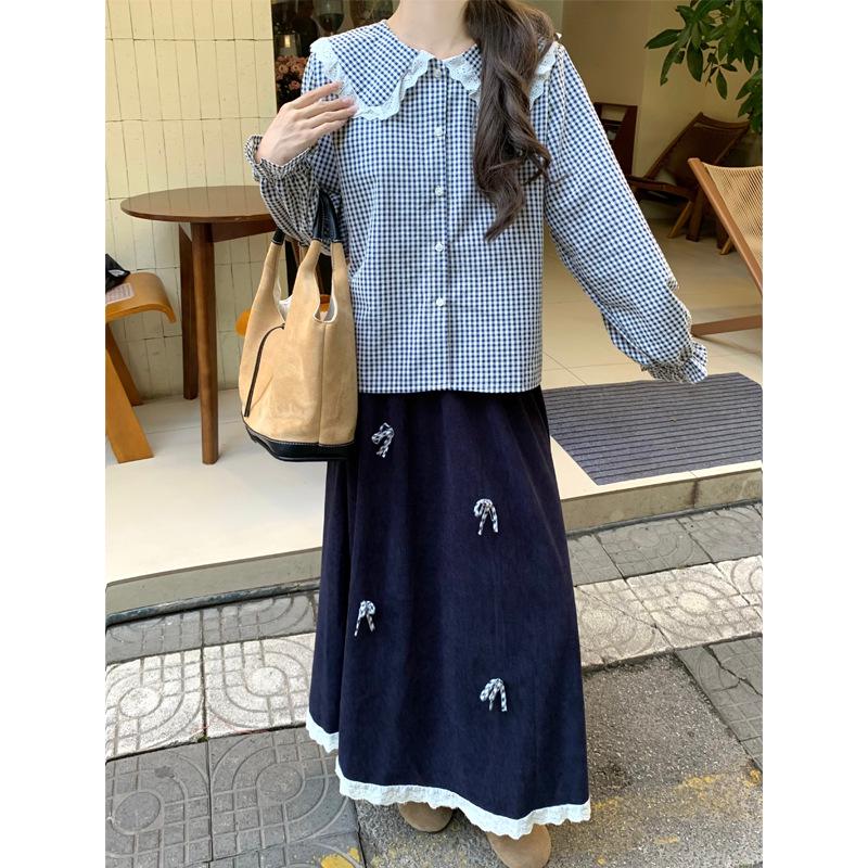 

Женский преппи ретро комплект-тройка: Клетчатая рубашка с воротником Питер Пэн, жилет с бантом, миди-юбка. Medium