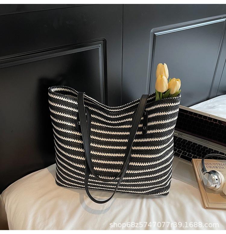 Large Capacity Striped Straw Bag Women's Bag 2025 New Seaside Resort Style Woven Tote Bag Casual Shoulder Bag Trend