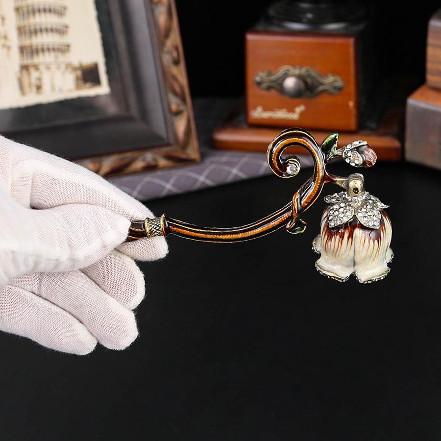 Light luxury European enamel flower beautiful hand-held candle extinguisher, classical aromatherapy candle alcohol lamp candle extinguisher tool