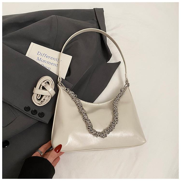 2025 new bag light luxury women simple versatile commuting large capacity niche design messenger bag