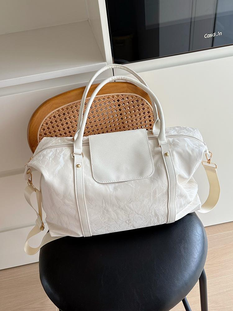 

Large-capacity short-distance portable travel bag, women s 2025 new business trip light luggage bag, fitness bag, maternity storage bag белый