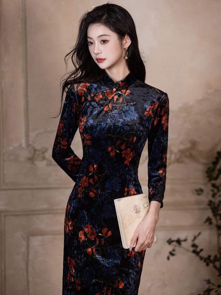 2025 New Velvet Retro Cheongsam: Long-Sleeved, Young Style, Improved Chinese Design