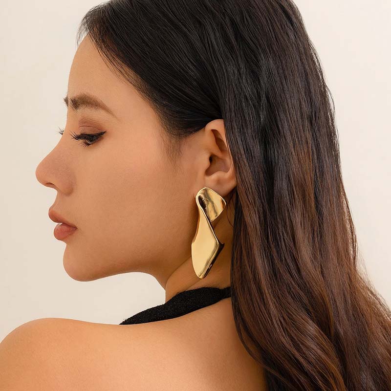 Vintage Metal Irregular Twisted Stud Earring for Women Trend Gold Color Geometric Piercing Earring Zircon Accessories 2024 New