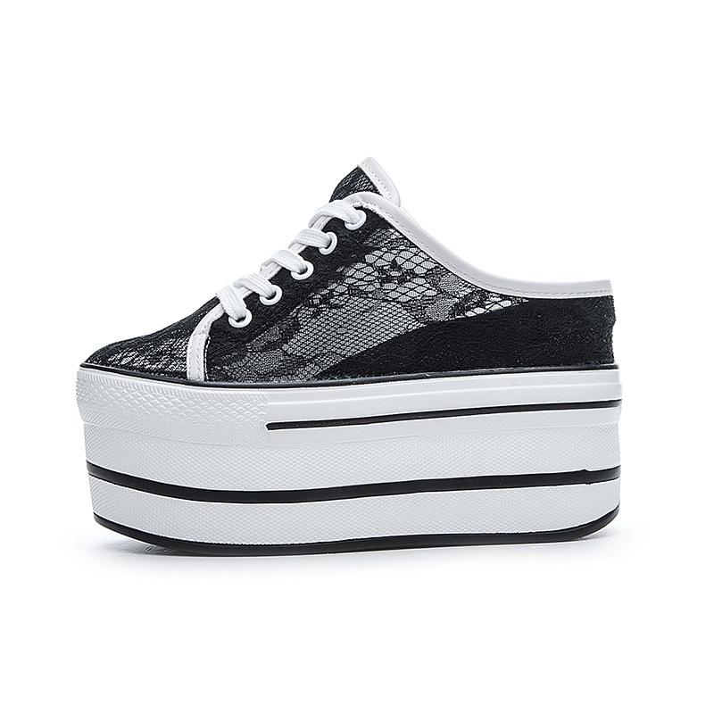 

Белые сетчатые туфли на скрытой платформе, женские летние новые ленивые шлепанцы, кружевная сетка, дышащие полушлепанцы с закрытым носком 2025 33 чёрный