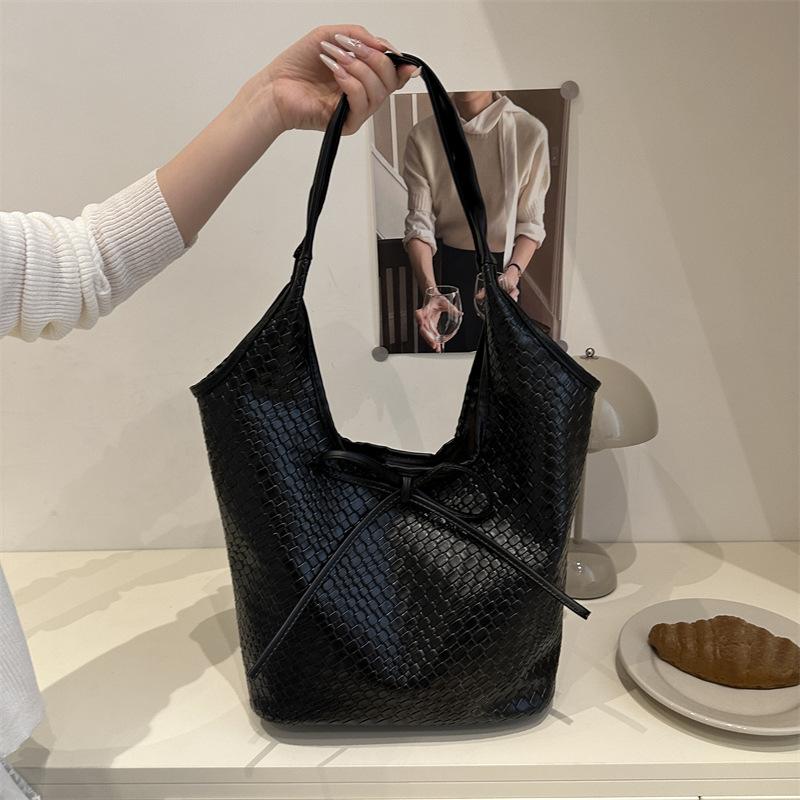 Casual Retro Large-capacity Bag Women's 2025 Spring New Simple and Popular Foreign-style Shoulder Bag Woven Tote Bag