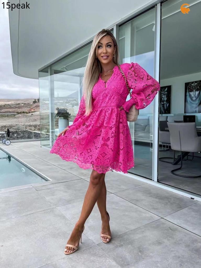 A sexy V,neck cutout lace dress for commuting