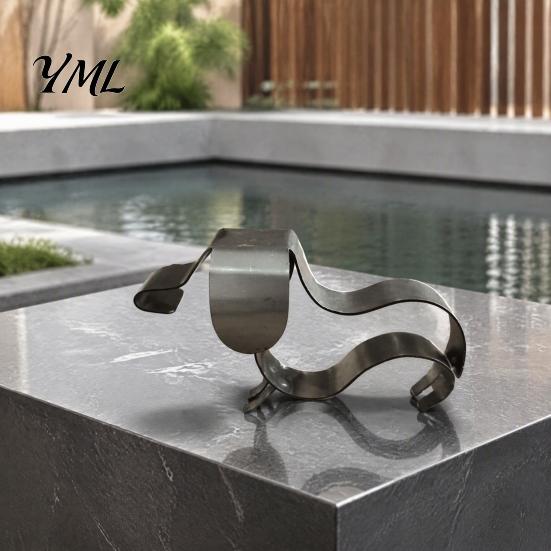 Sturdy Metal Dog Figure Rustic Dachshund Garden Statue, 3D Sculpture, Weatherproof Artistic Patio Decoration Decor for Lawn Yard Porch Table,