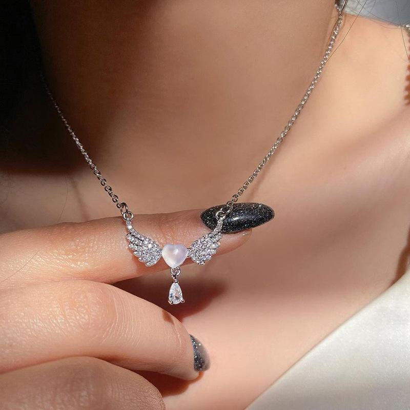 New jewelry: diamond-encrusted acrylic pendant simple and versatile alloy angel wings necklace for women